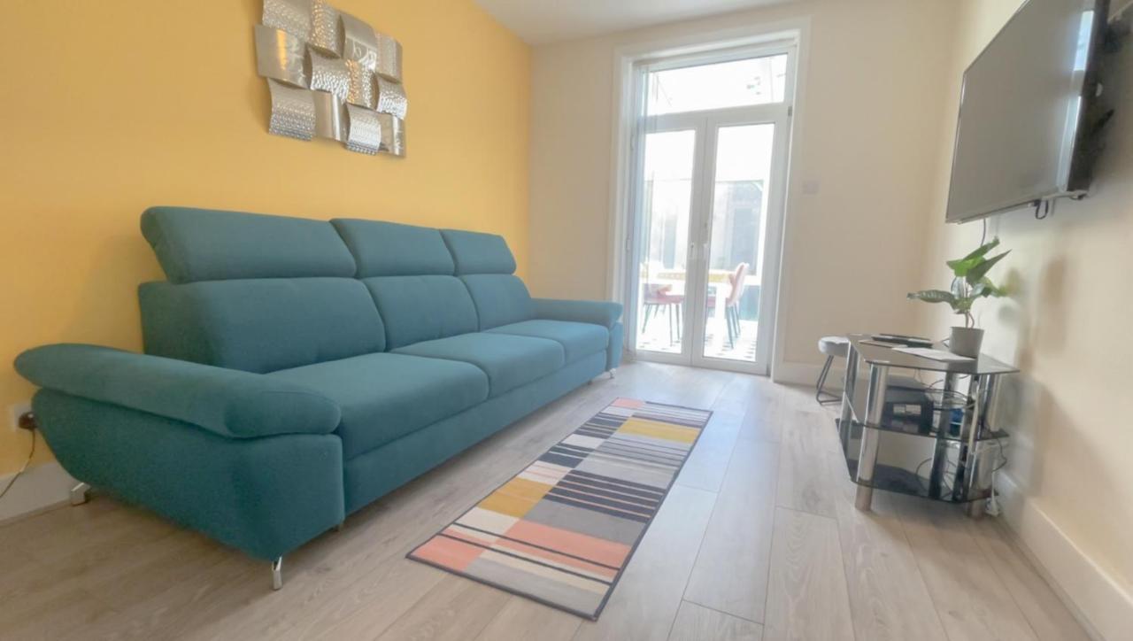 Large 3 Bedroom & 2 Bath - Ground Floor With Parking Борнмът Екстериор снимка