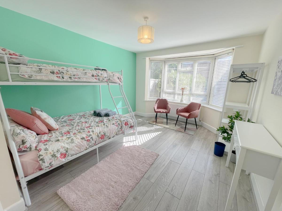 Large 3 Bedroom & 2 Bath - Ground Floor With Parking Борнмът Екстериор снимка